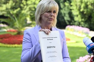 Eva Pavlová na Hradě podpořila matky samoživitelky. Kromě díků se jí dostalo i ostré kritiky. Prý se oblékla moc ležérně - Super.cz